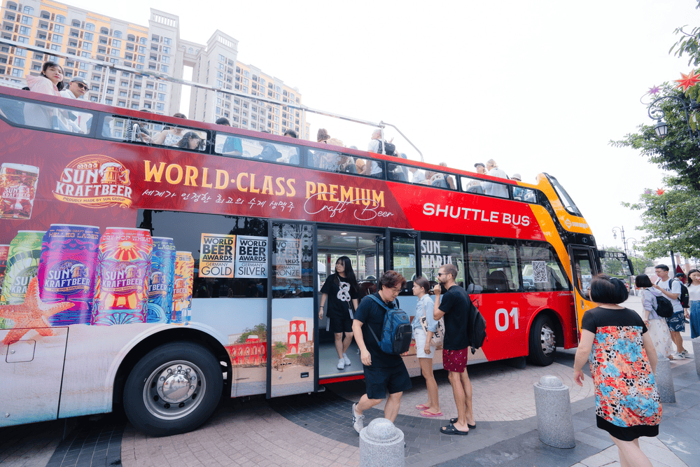 Eco-friendly electric buggies are a convenient and stylish way to explore large resort complexes in Phu Quoc (Source: Sun World Hon Thom)
